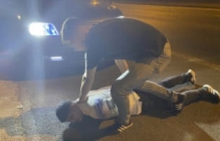 Adana'da 31 kilo 700 gram esrar ele geçirilen araçtaki 3 zanlı tutuklandı