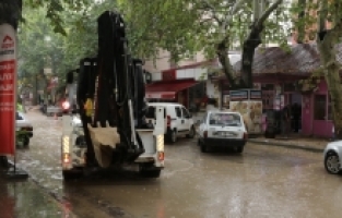 Adana'da sağanak etkili oldu