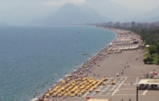 Antalya'da etkili olan nem bunaltıyor