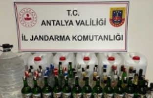 Antalya'da sahte ve kaçak içki ele geçirildi