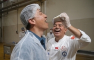 Çinli yapımcılar “Maraş dondurması“nın belgeselini çekiyor