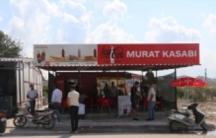 Coca-Cola'dan depremzede esnafa iş yeri desteği