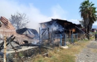 Dörtyol'da barakalarda çıkan yangın söndürüldü