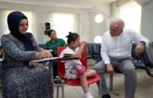 Down sendromlu kızının eğitimine destek için 39 yaşında okuryazar oldu