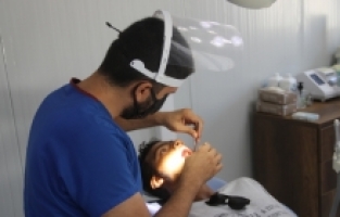 Hatay'da gezici ünitelerle verilen diş sağlığı hizmeti prefabrik merkeze taşındı