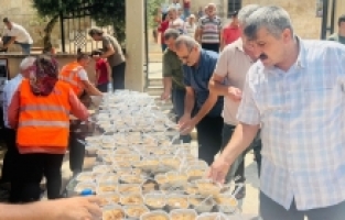 Kozan Belediyesince vatandaşlara aşure ikram edildi