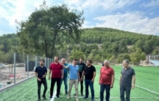 Kumluca'da yapımı tamamlanan futbol sahası hizmete açıldı
