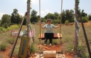 Mersin'de genç çiftçi, atıl araziyi lavanta bahçesine dönüştürdü