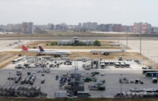 Rekor yolcu ağırlayan Antalya Havalimanı bir taraftan da yenileniyor