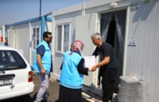 TDV, Kahramanmaraş'taki depremzedelere 7 bin gıda ve hijyen kolisi dağıttı