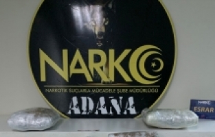 Adana'da sırt çantasında esrar bulunan zanlı tutuklandı