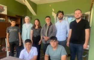 Aladağ'da yaşlı ve bakıma muhtaç çifte öğretmen ve öğrencilerden ziyaret