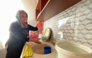 Antalya'da aboneliği olup şebekesi bulunmayan mahalle sakinleri evlerine su gelmesini istiyor