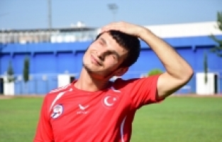 Görme engelli Ragıp müzik ve spordaki başarısıyla adından söz ettiriyor