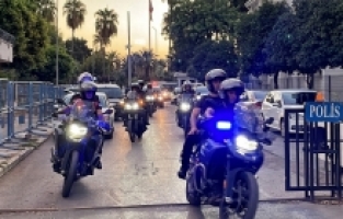 Mersin'de depremzedeleri “kiralık ev“ vaadiyle dolandırdıkları öne sürülen 10 zanlı yakalandı