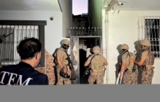 Mersin'de terör örgütlerine yönelik operasyonda 4 zanlı yakalandı