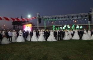 Hatay'da 100 depremzede çift için toplu nikah töreni yapıldı