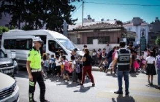 İskenderun'da polis okul çevrelerinde denetim yaptı
