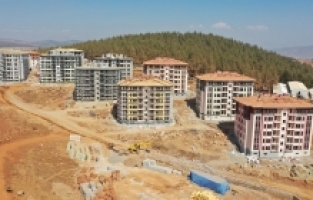 Kahramanmaraş'ta 9 bin 800 deprem konutu yıl sonunda teslim edilecek