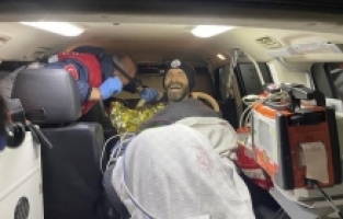 Mersin'de mağarada rahatsızlanan ABD'li dağcı tahliye edildi