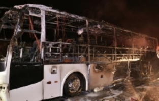 Osmaniye'de seyir halindeki yolcu otobüsü yandı