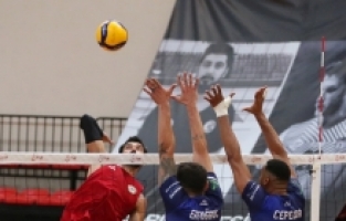 “Şampiyon Melekler Voleybol Turnuvası“ Alanya'da başladı