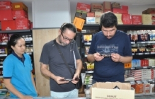 Sosyal medyadaki şikayet üzerine denetlenen zincir markette bozulmuş 11 kek bulundu