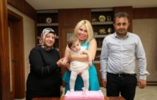 Türkiye'nin ikinci rahim nakli hastası Havva Erdem'in bebeği 1 yaşına girdi