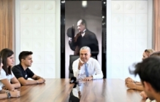 Üniversiteyi kazanan gençler, Başkan Uysal'ı ziyaret etti