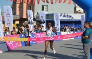 15. Uluslararası Tarsus Yarı Maratonu'nu Kenyalı atletler kazandı