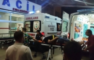 Adana'da 2 otomobilin çarpıştığı kazada 7 kişi yaralandı