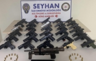 Adana'da 52 ruhsatsız silah ele geçirildi, 32 zanlı yakalandı