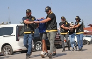 Adana'da iki iş yerine silahlı saldırıyla ilgili 3 şüpheli tutuklandı