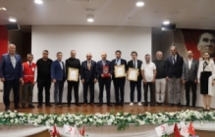 Adana'da kan bağışına destek veren hastaneler ödüllendirildi
