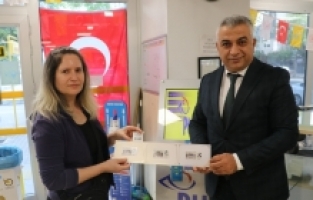 Adana'da PTT'den müşterisine kuruluş yıl dönümü hediyesi