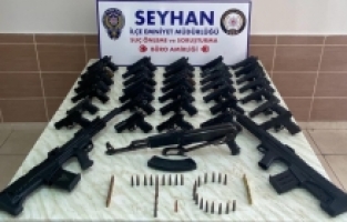 Adana'da ruhsatsız 55 silah ele geçirildi