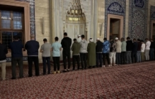 Adana'da sabah namazı sonrası Filistinliler için dua edildi