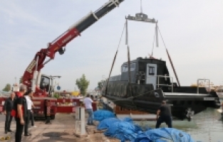 Adana'da su ürünleri kontrol teknesi denize indirildi