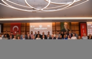 Antalya'da Cumhuriyet'in 100. yılına özel 275 bin ev Türk bayraklarıyla süslenecek