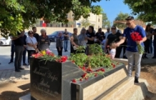 Antalya'da geçen yıl otomobilin skutere çarptığı kazada ölen gençler anıldı