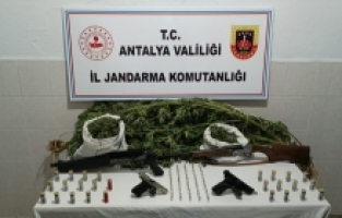 Antalya'da uyuşturucu operasyonunda 3 şüpheli yakalandı