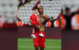 Antalyasporlu Naldo'nun trafik kazasında yaralanan oğlu hayatını kaybetti