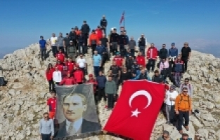 Davraz'da Cumhuriyet yürüyüşü yapıldı