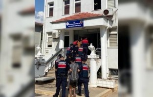 Gazipaşa'da avokado hırsızlığı şüphelisi 4 kişi yakalandı