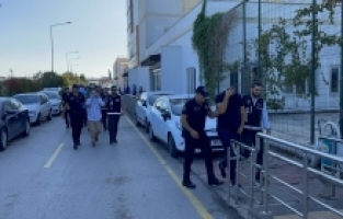 Seyhan ve Çukurova belediyelerindeki usulsüzlüklerle ilgili gözaltına 34 şüpheliden 13'ü tutuklandı