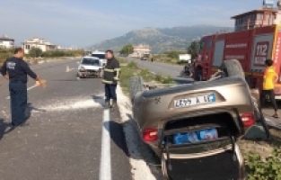 Hatay'da 2 otomobilin çarpıştığı kazada 2 kişi yaralandı