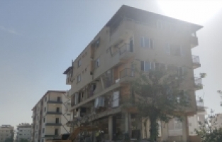 Hatay'da ağır hasarlı 3 bina kontrollü yıkıldı