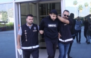 Hatay'da babasını öldürüp annesini yaraladığı iddiasıyla yakalanan zanlı tutuklandı