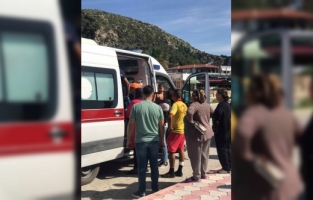 Hatay'da denizde boğulma tehlikesi geçiren çocuk kurtarıldı