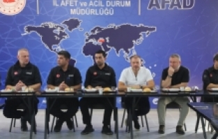 Hatay'da depremden etkilenen gazetecilere ekipman desteği